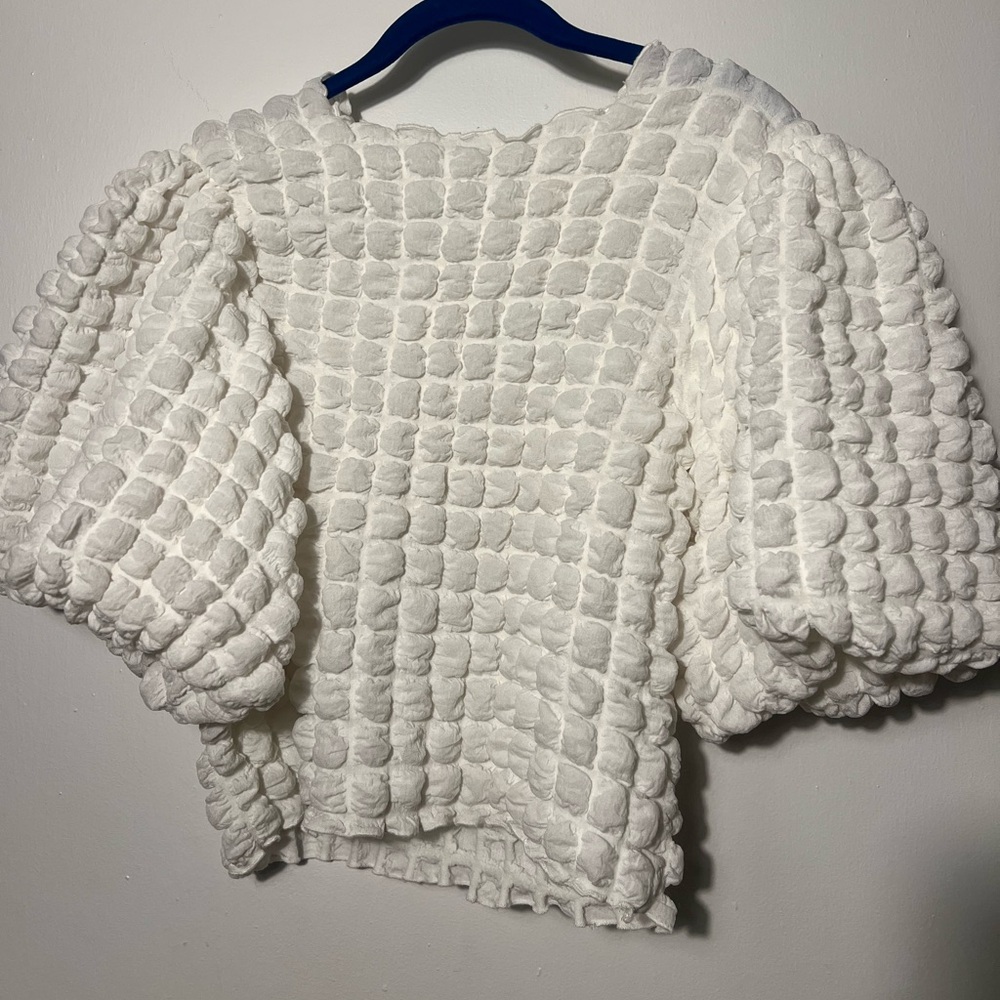 EVERCADO MIOU MUSE Textured Puff Sleeve Top - Picture 3 of 6